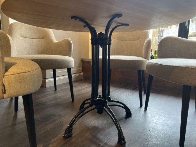 1052677-6 2st Runda ekbord med 9s stolar - deNONA  ø110/120cm