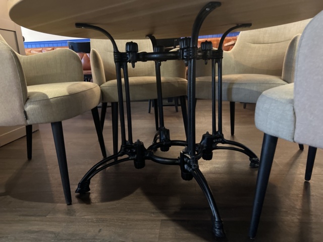 1052677-9 2st Runda ekbord med 9s stolar - deNONA  ø110/120cm