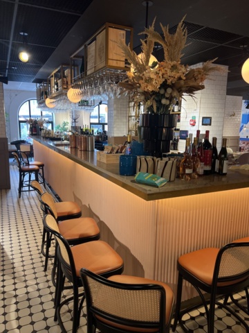 1052696-18 Bar for disassembly