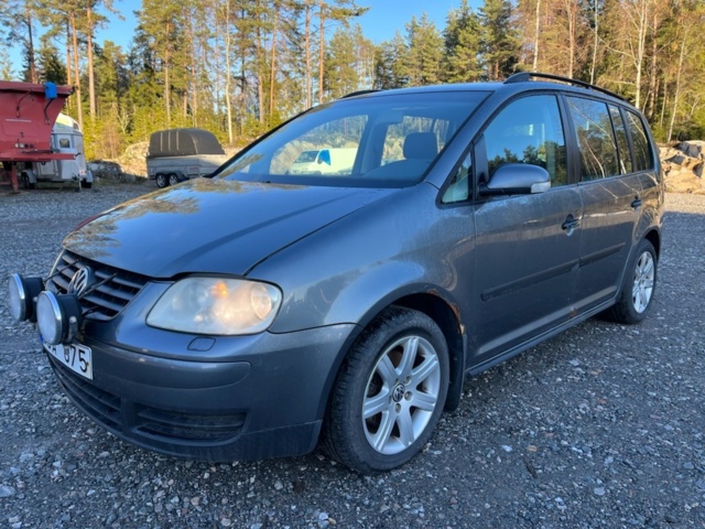 1111923-1 Volkswagen Touran 1.6 FSI - 2004 Repair item