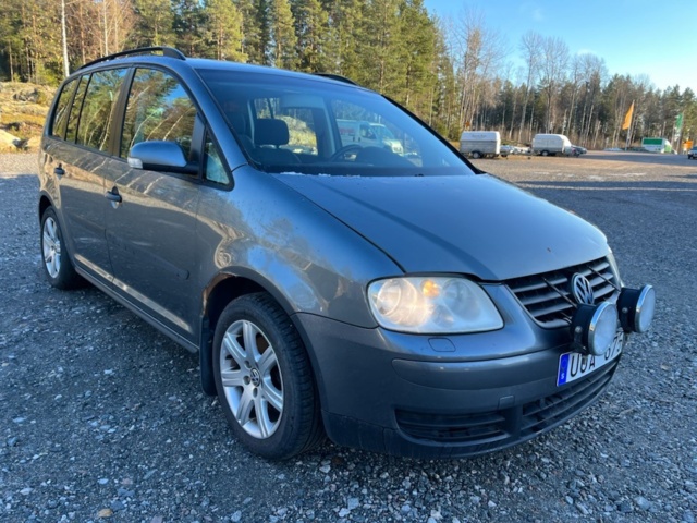 1111923-4 Volkswagen Touran 1.6 FSI - 2004 Repair item