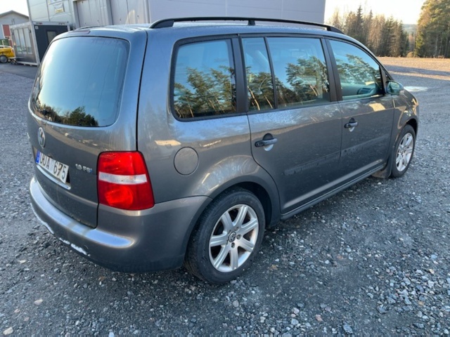 1111923-2 Volkswagen Touran 1.6 FSI - 2004 Repair item