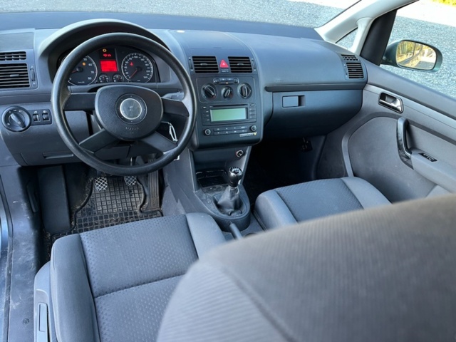 1111923-18 Volkswagen Touran 1.6 FSI - 2004 Repair item