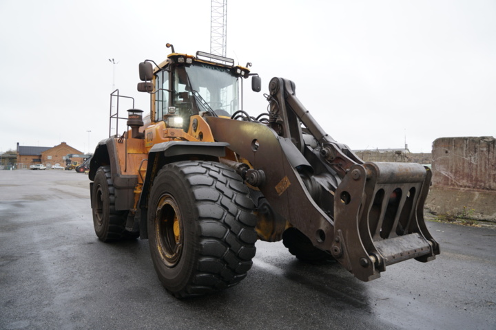1111925-10 Loader Volvo L220H - 2015