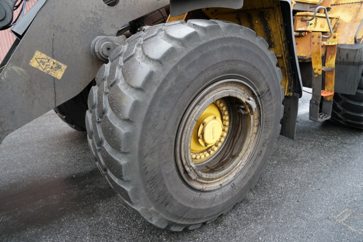 1111925-14 Loader Volvo L220H - 2015