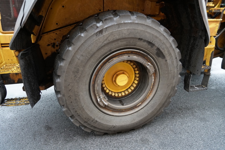 1111925-17 Loader Volvo L220H - 2015