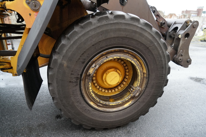 1111925-18 Loader Volvo L220H - 2015