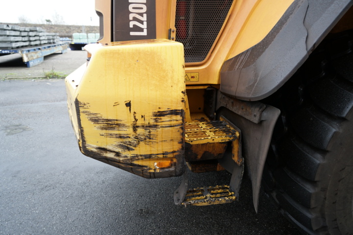 1111925-28 Loader Volvo L220H - 2015