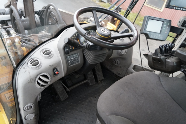 1111925-33 Loader Volvo L220H - 2015