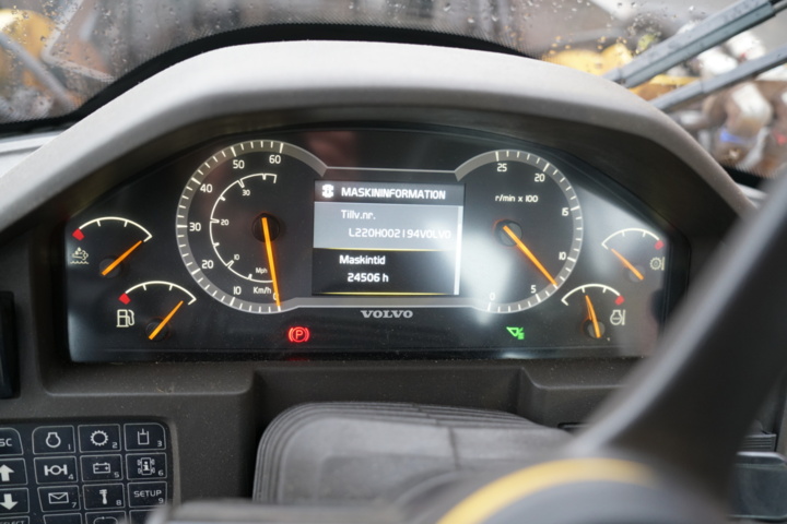 1111925-35 Loader Volvo L220H - 2015