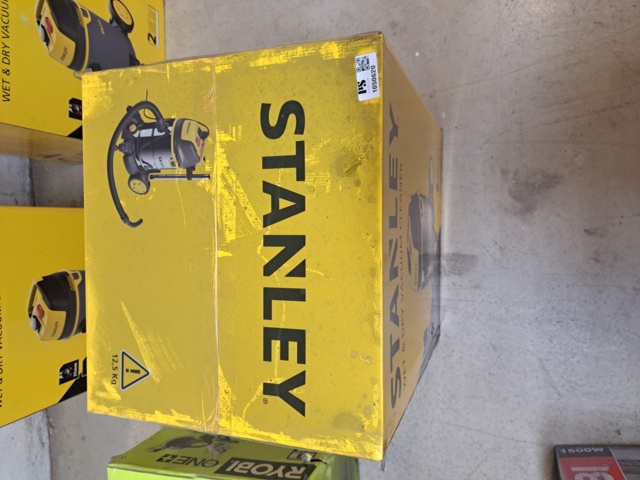 1050620-3 Stanley SXVC30XTDE wet and dry vacuum cleaner (1,600 W, 30 l)