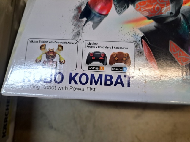 1050629-3 Silverlit Robo Kombat twin Pack robots 3pcs