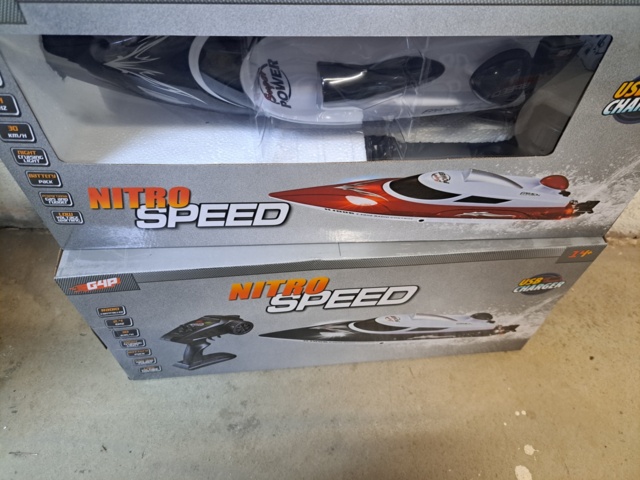 1050632-2 Gear4Play Radio Controlled Boats