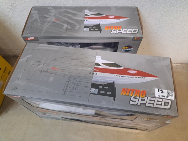 1050632-3 Gear4Play Radio Controlled Boats