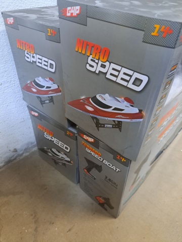 1050632-4 Gear4Play Radio Controlled Boats