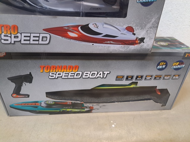 1050632-1 Gear4Play Radio Controlled Boats