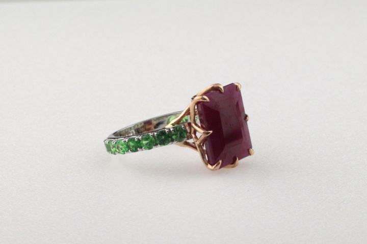 1112014-2 Ring 14K Gold with Ruby and Tsavorite