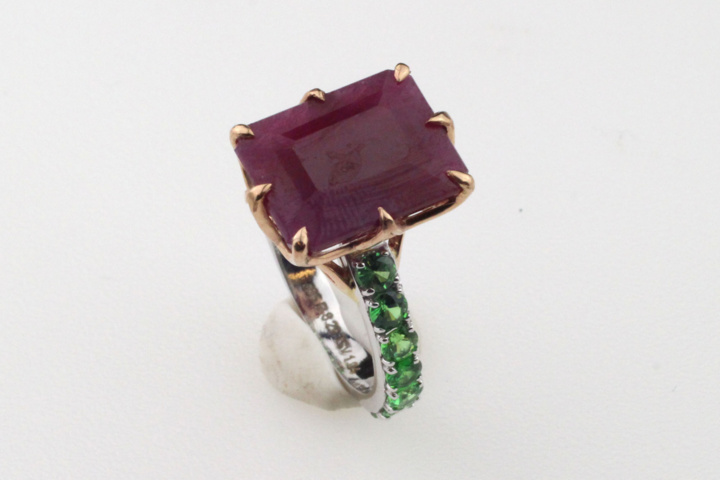 1112014-3 Ring 14K Gold with Ruby and Tsavorite