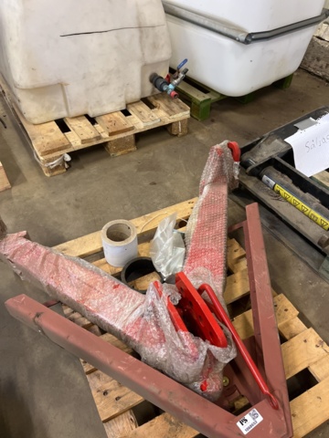 1068653-2 A - Frame attachment to the tractor