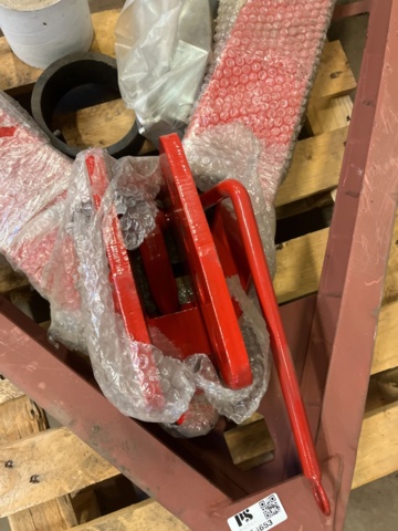 1068653-3 A - Frame attachment to the tractor