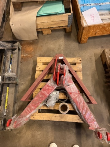 1068653-11 A - Frame attachment to the tractor