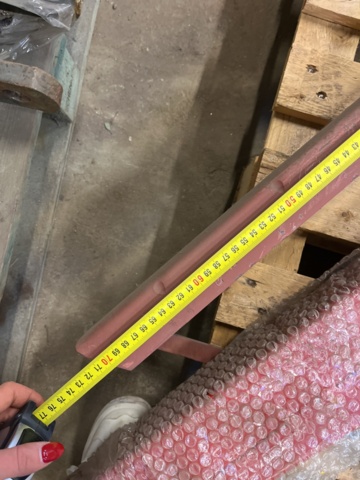 1068653-12 A - Frame attachment to the tractor