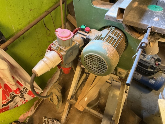 1061727-4 Smaller band saw INCA