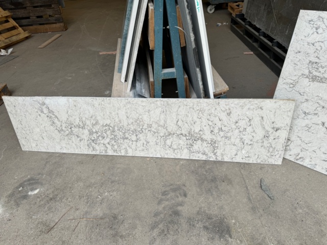 1112208-3 2 stone slabs, shiny