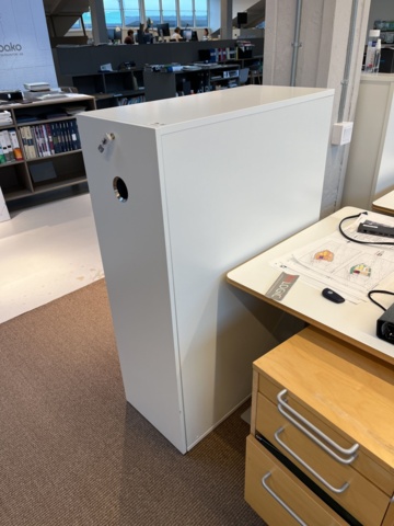 1111961-3 Skrivbordshurts hög, Horreds