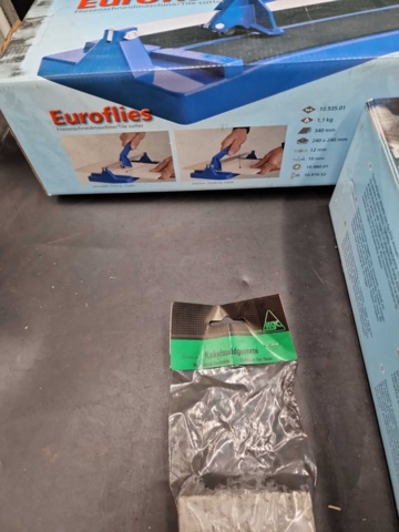 1103179-4 2 st kakelskärare + fogpenna m.m. - Frakt ingår