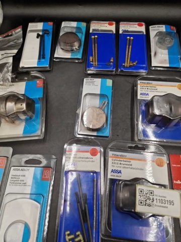 1103195-3 Assortment of Assa Abloy knob plate etc. - Shipping included