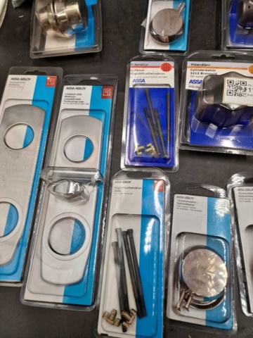 1103195-4 Assortment of Assa Abloy knob plate etc. - Shipping included