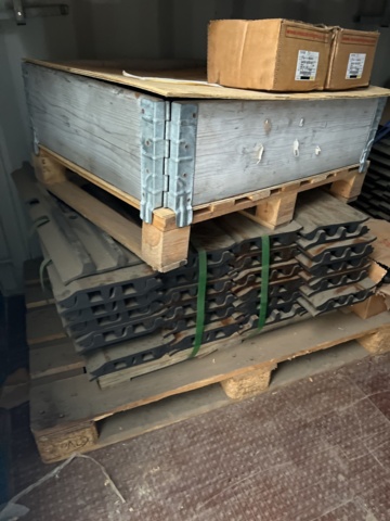 897673-3 20 foot Container volvo engine D6H -10 Caterpillar plates garbage parts