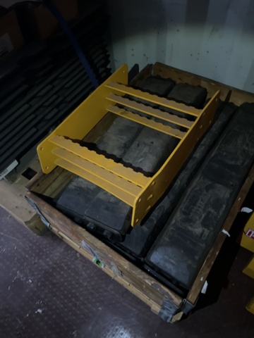 897673-11 20 foot Container volvo engine D6H -10 Caterpillar plates garbage parts