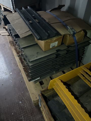 897673-12 20 foot Container volvo engine D6H -10 Caterpillar plates garbage parts