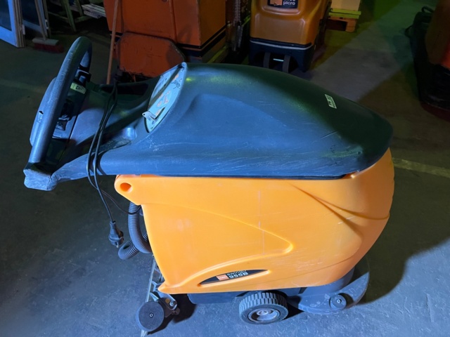 1052735-8 Scrubber Taski Swingo 955B