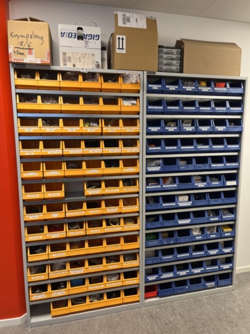 Shelf systems and assortment boxes with contents - PS Auction - We ...