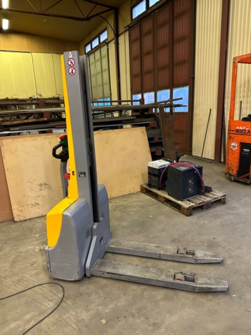 1112589-1 Jungheinrich stacker, EMC 10G-117-156E