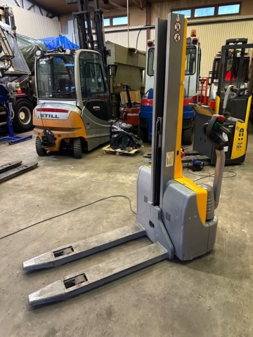 1112589-4 Jungheinrich stacker, EMC 10G-117-156E