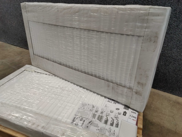 1099407-6 2 radiators Henrad Compact All In 22 600x1200 mm