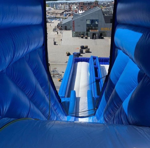 1112659-5 Europe's largest inflatable water slide