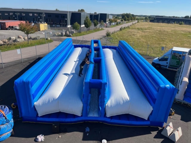1112659-6 Europe's largest inflatable water slide