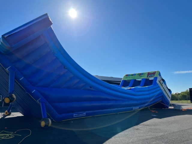1112659-7 Europe's largest inflatable water slide