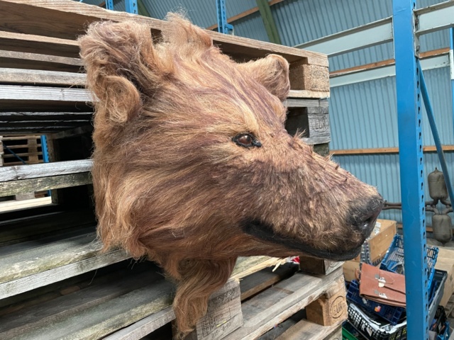 1112682-1 Artificial bear head