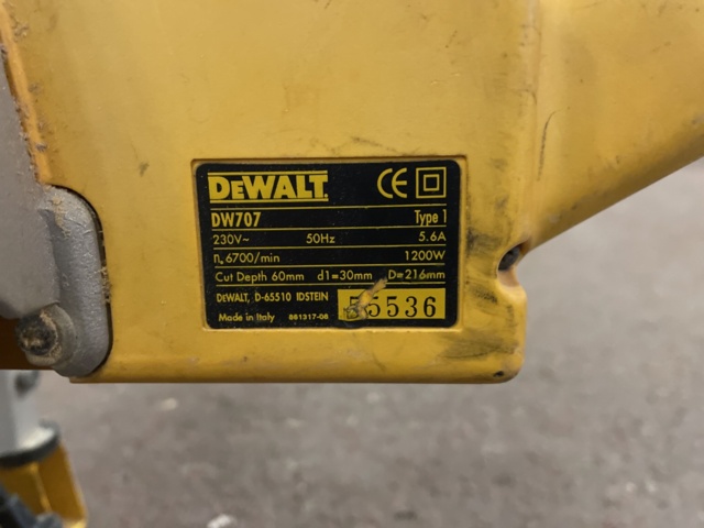 898499-2 DeWALT DW707 Cut and miter saw