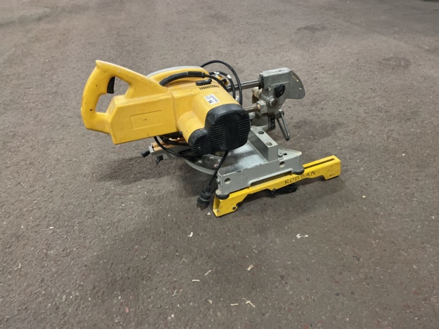 898499-3 DeWALT DW707 Cut and miter saw