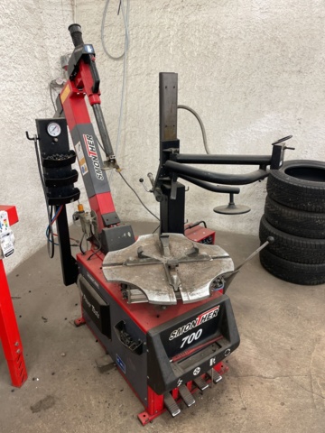 1085856-2 Smonther Tire machine with auxiliary arm