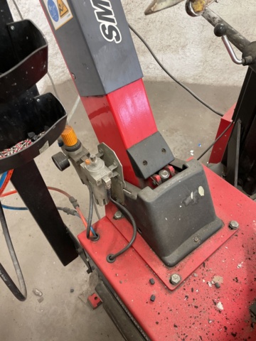 1085856-11 Smonther Tire machine with auxiliary arm