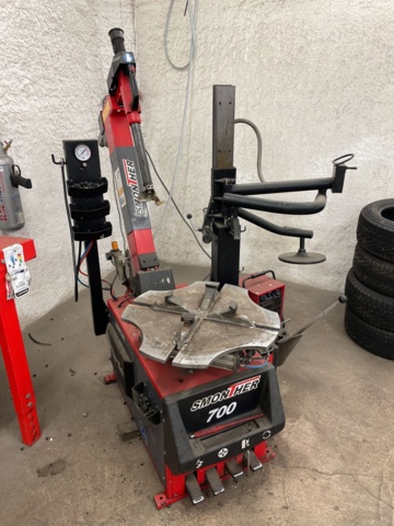 1085856-16 Smonther Tire machine with auxiliary arm