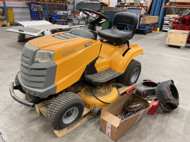 998940-1 Riding lawnmower Stiga (Renovation object / Spare parts machine)